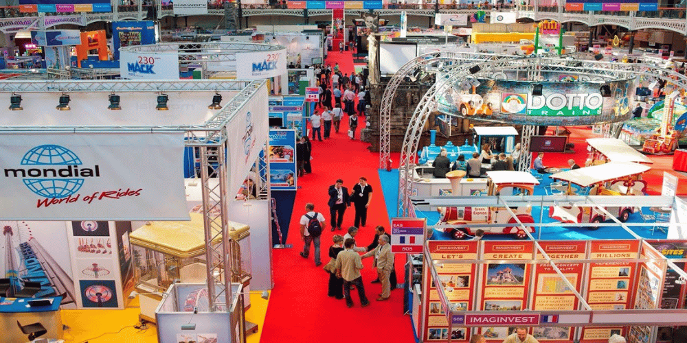 Vue du salon IAAPA à Amsterdam avec exposants loisirs et innovations
